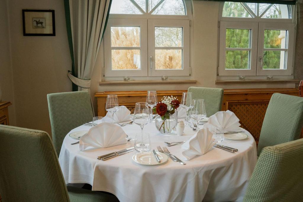 Gut Altholz Landhotel Und Restaurant Hutter Plattling Buitenkant foto