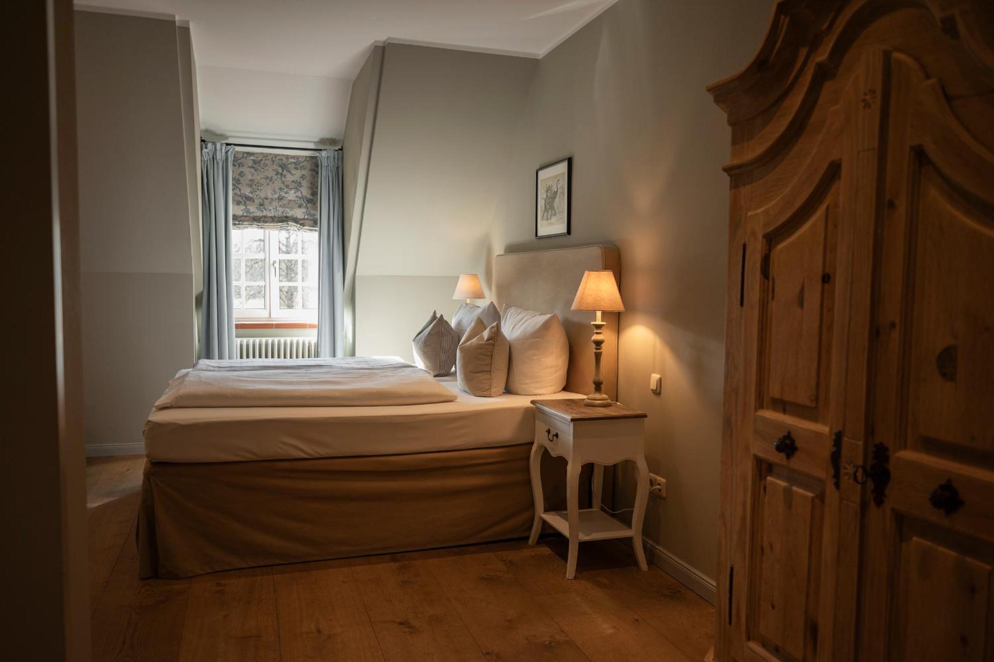 Gut Altholz Landhotel Und Restaurant Hutter Plattling Buitenkant foto