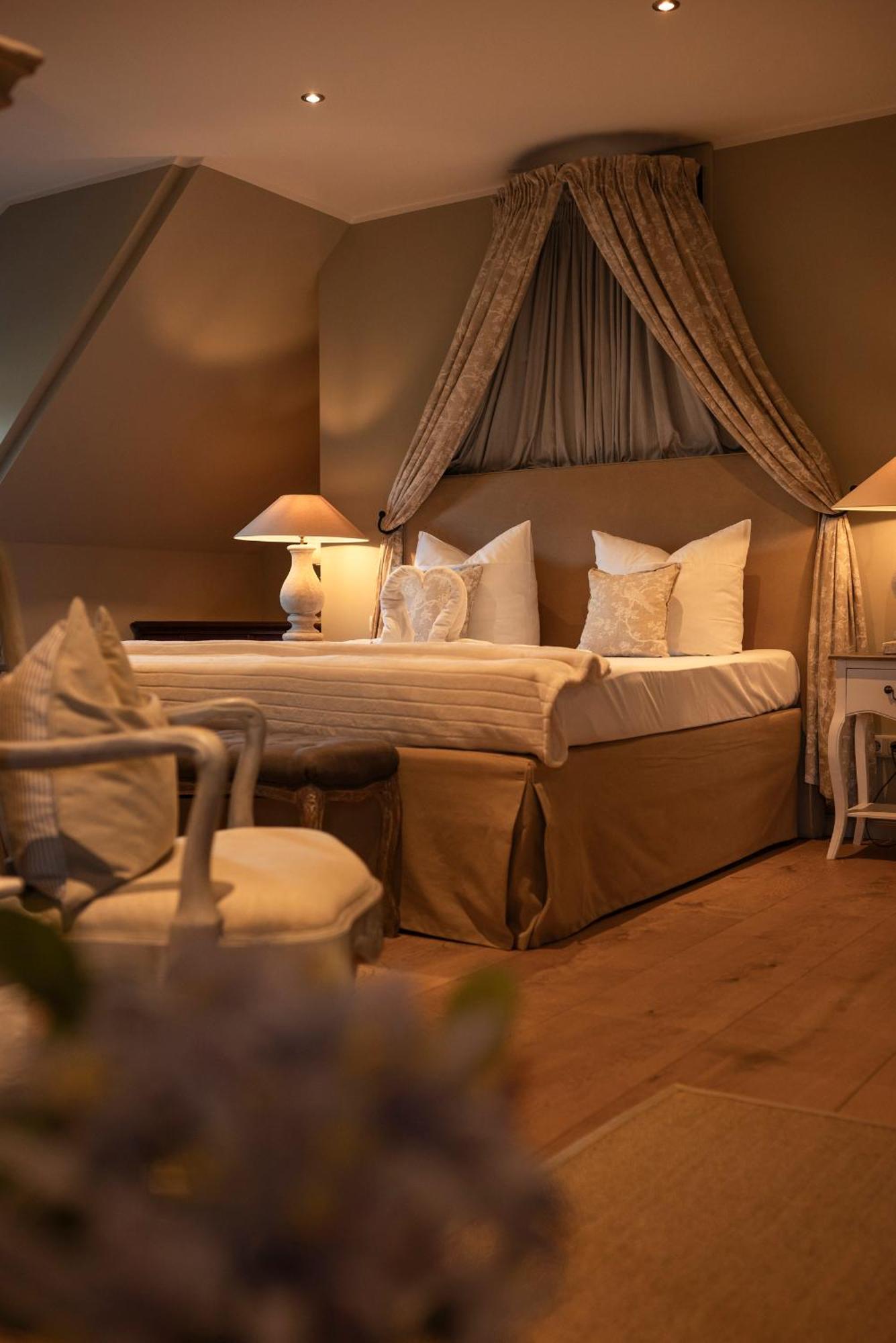 Gut Altholz Landhotel Und Restaurant Hutter Plattling Buitenkant foto